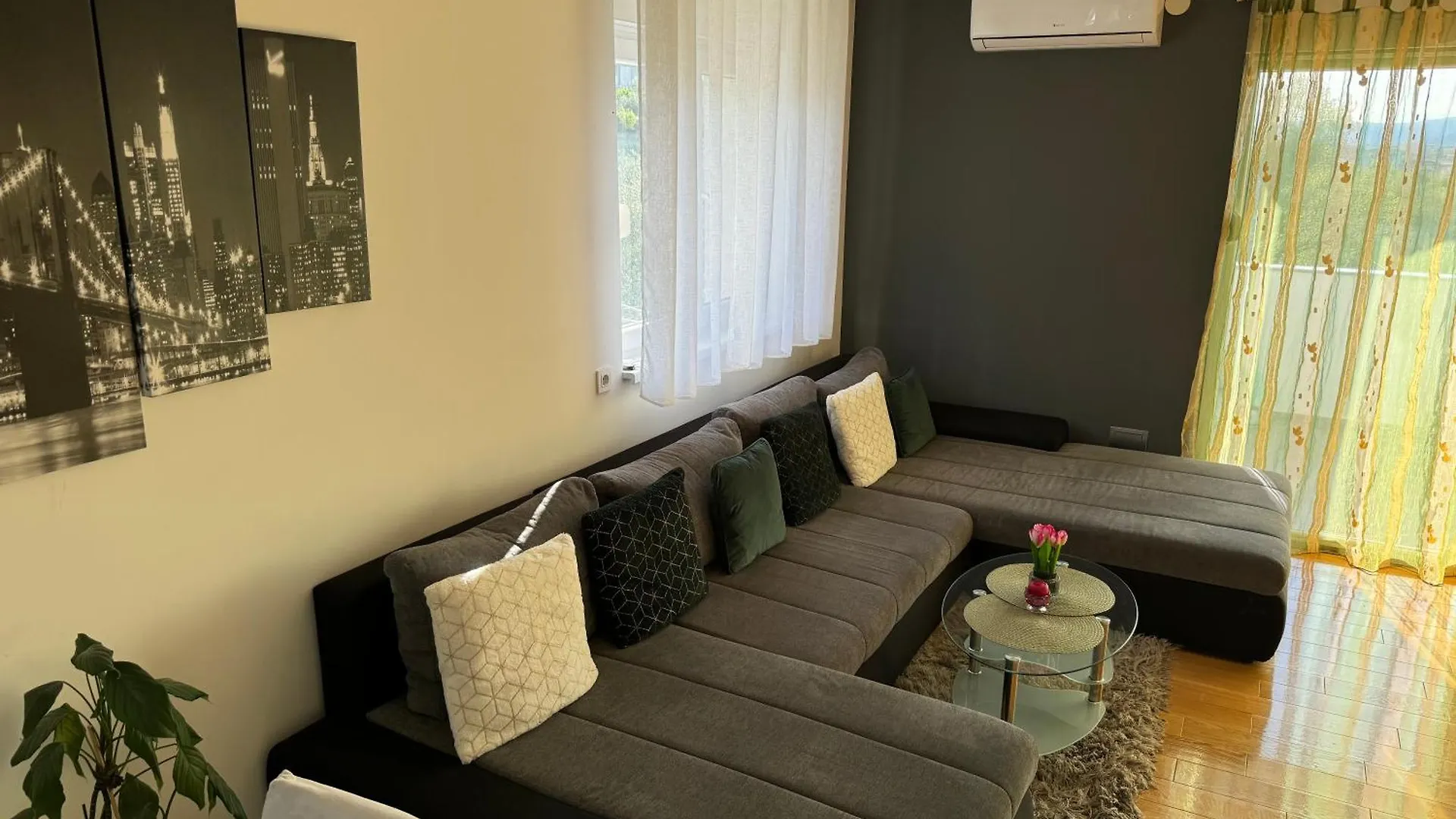 Apartment Evergreen Split
