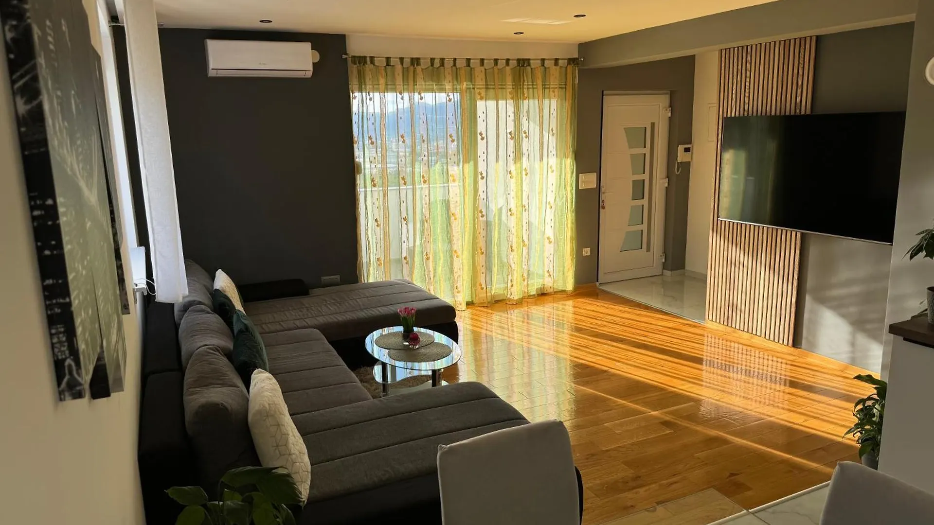 Apartment Evergreen Split